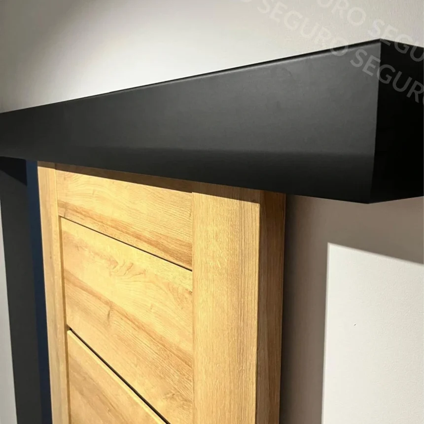 Drzwi przesuwne Daglezja z czarnymi matowymi dodatkami