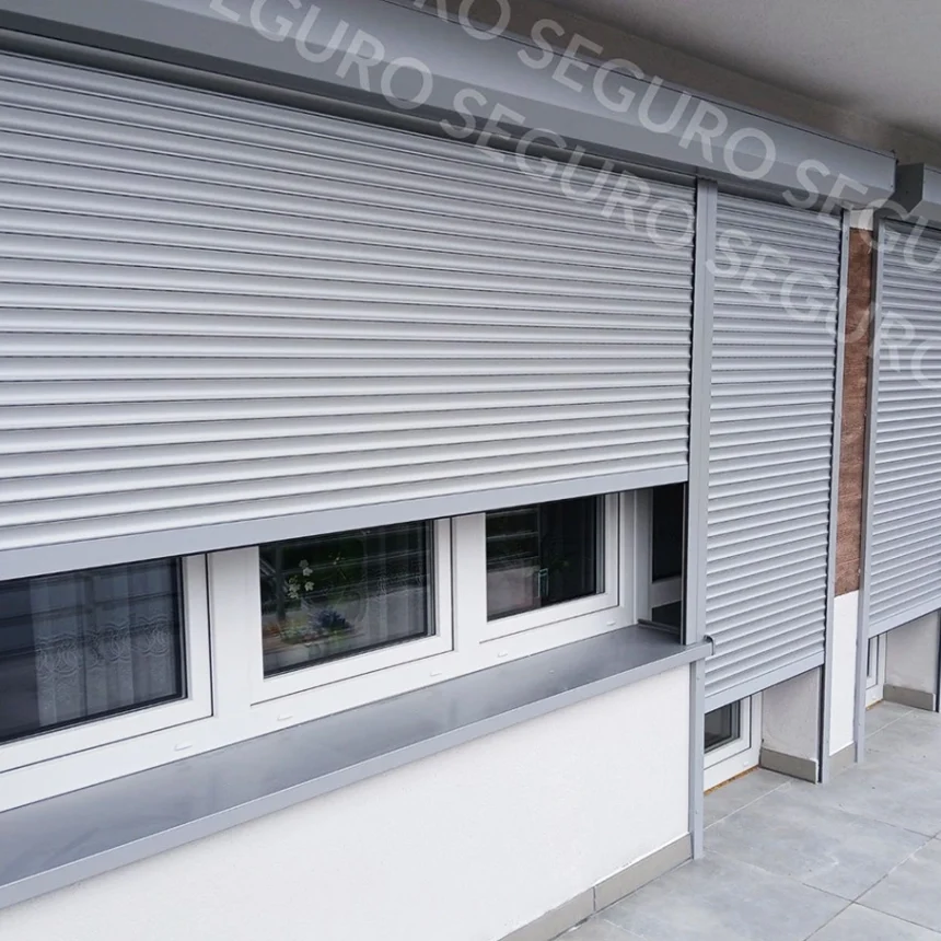 Srebrne zewnętrzne rolety adaptacyjne RAL9006